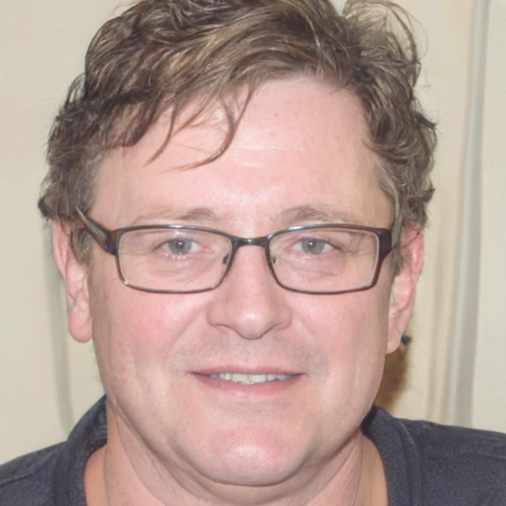 Henrik Lindqvist, senior software engineer with experience in enterprise applications